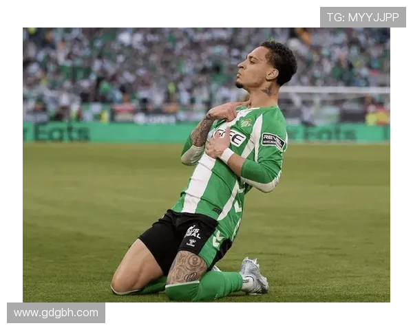 安东尼倒钩MVP赛后对骂球迷 安东尼倒钩MVP赛后对骂球迷